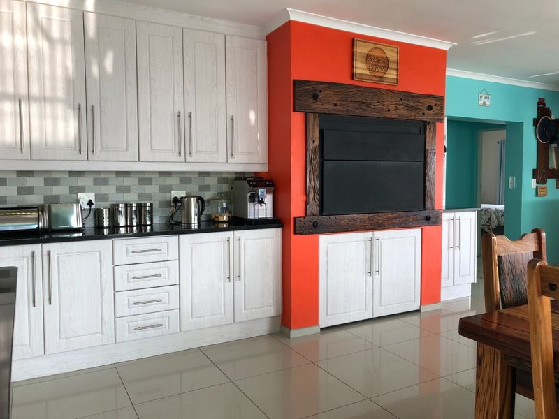 For Sale: 150 Meters from the ocean - The Ultimate Family Home in De Kelders with sea and mountain views.  - Photo 5
