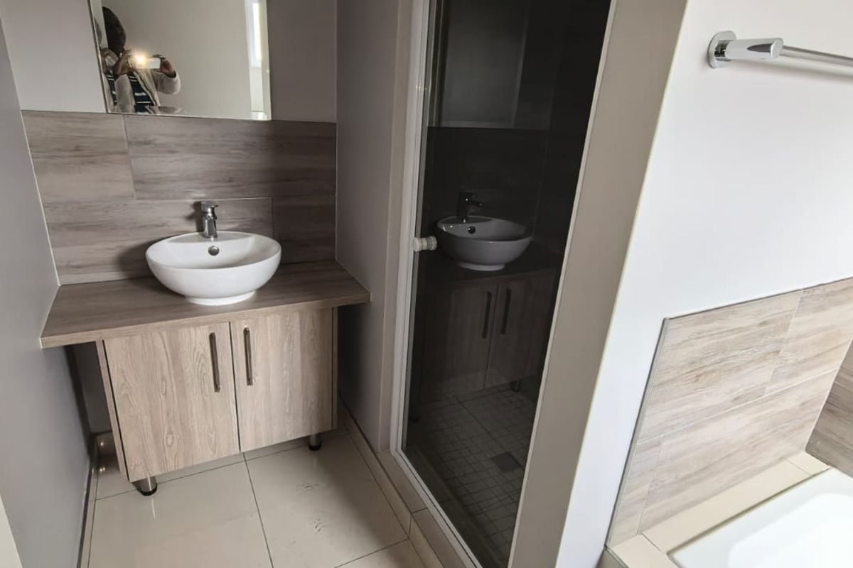 Modern 2-Bedroom Ground Floor Apartment for Rent in Stonewood Estate, Blue Hills - Photo 2