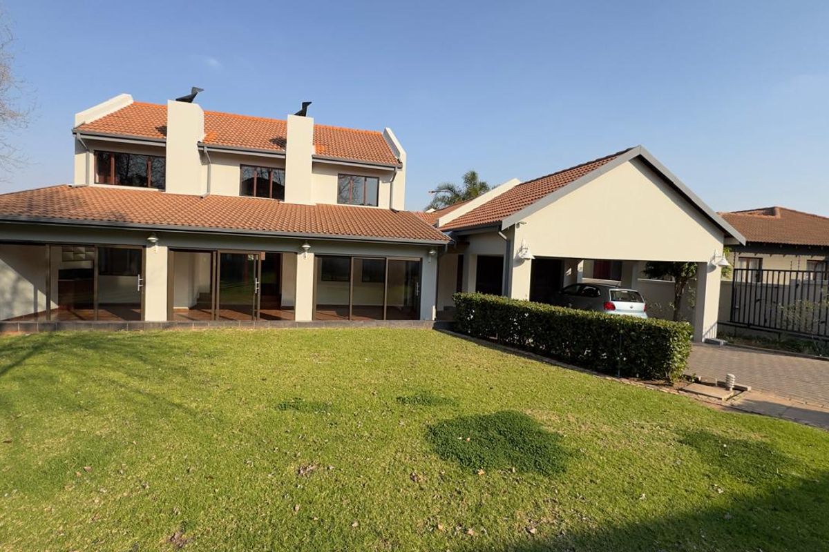 4 Bedroom 3 Bathroom house in Amberfield Ridge  - Photo 3