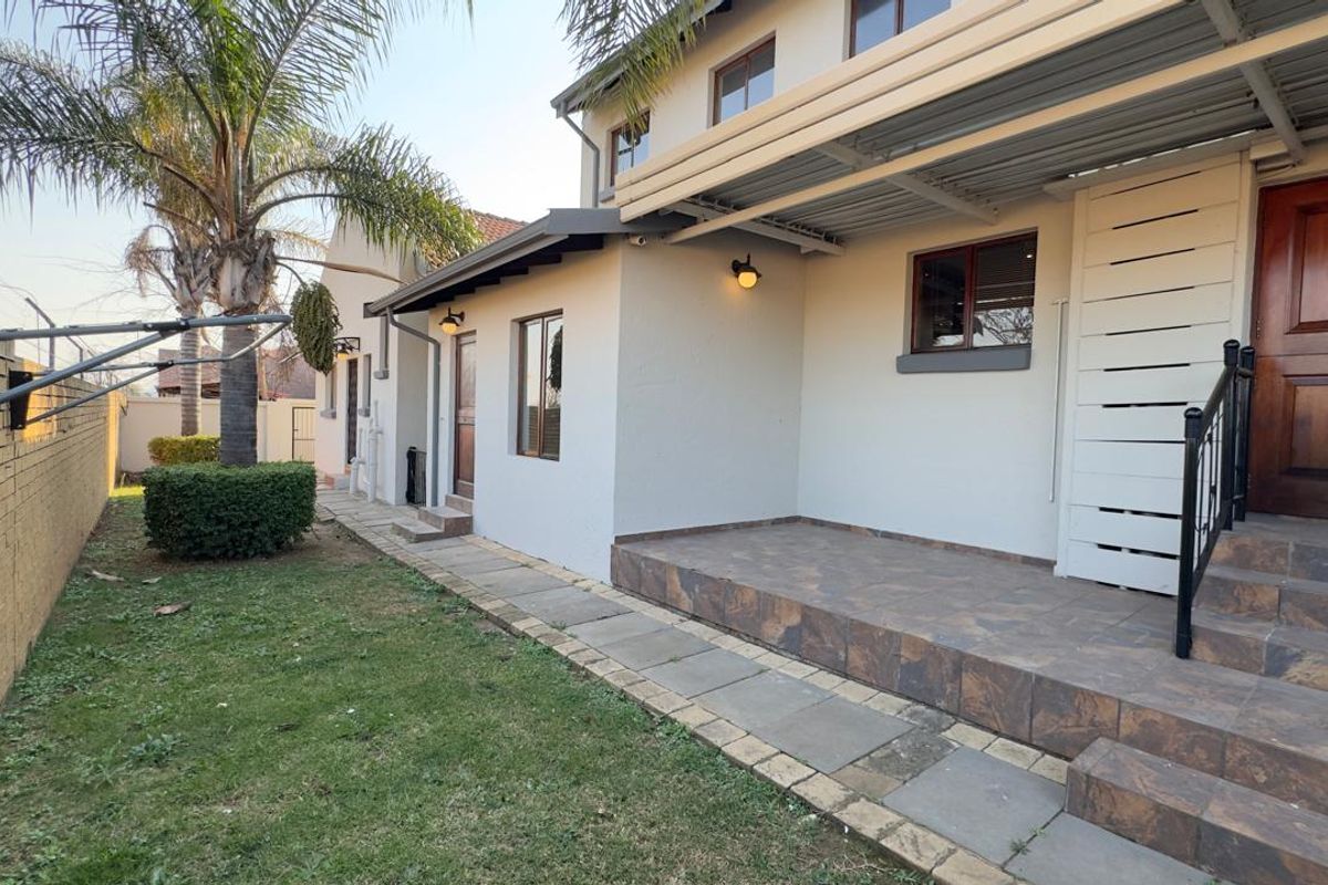 4 Bedroom 3 Bathroom house in Amberfield Ridge  - Photo 4