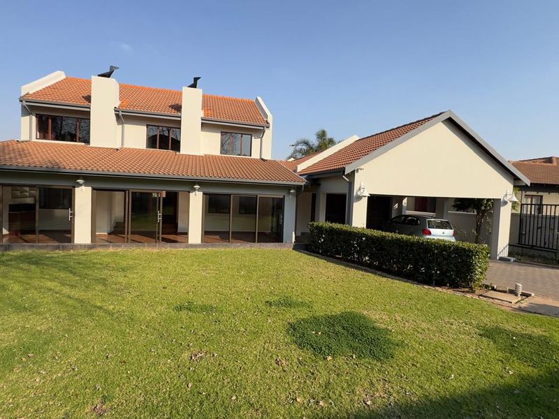 4 Bedroom 3 Bathroom house in Amberfield Ridge  - Photo 3