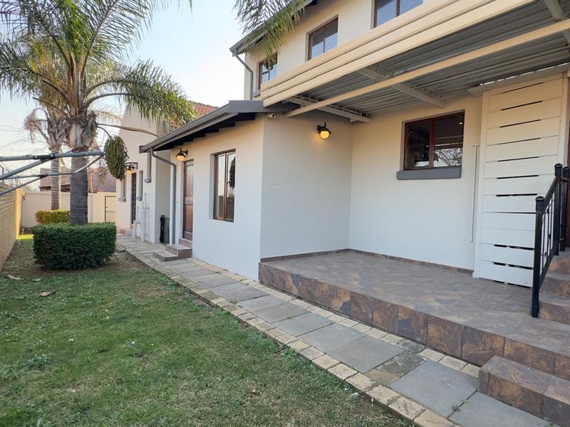 4 Bedroom 3 Bathroom house in Amberfield Ridge  - Photo 4