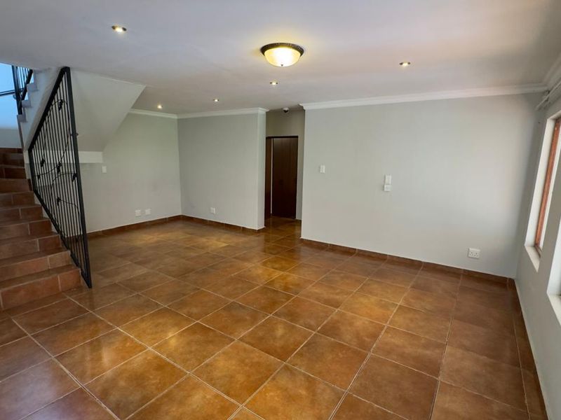 4 Bedroom 3 Bathroom house in Amberfield Ridge  - Photo 9