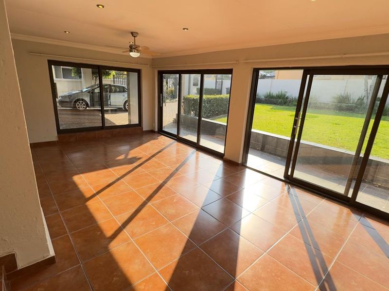 4 Bedroom 3 Bathroom house in Amberfield Ridge  - Photo 8