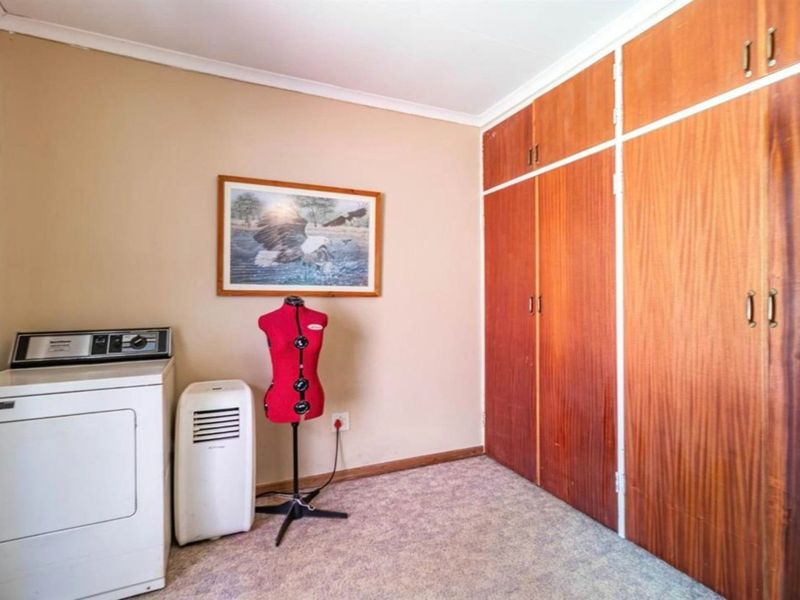 WHEN LOCATION AND AMPLE SPACE MATTERS... - Photo 8