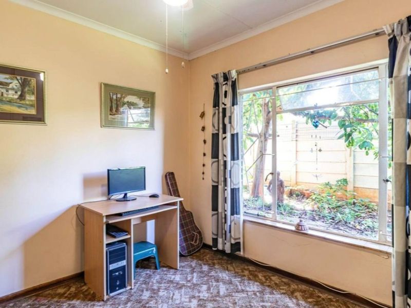 WHEN LOCATION AND AMPLE SPACE MATTERS... - Photo 6
