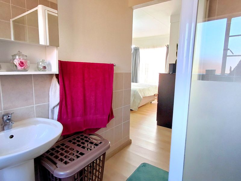 Secure & Pet-Friendly Townhouse in a Well-Maintained Complex – Ideal for First-Time Buyers or Small Families - Photo 10