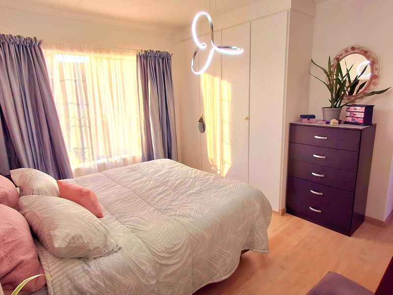 Secure & Pet-Friendly Townhouse in a Well-Maintained Complex – Ideal for First-Time Buyers or Small Families - Photo 9