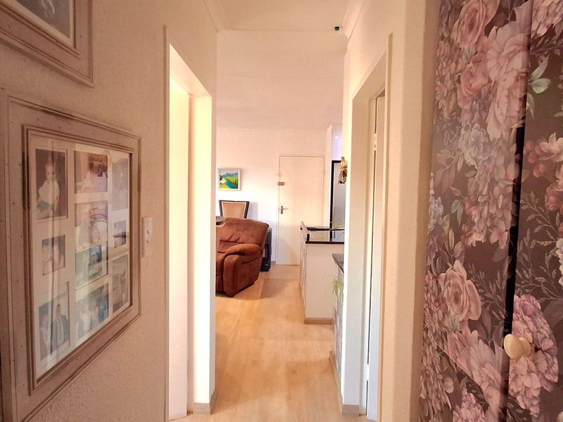 Secure & Pet-Friendly Townhouse in a Well-Maintained Complex – Ideal for First-Time Buyers or Small Families - Photo 7