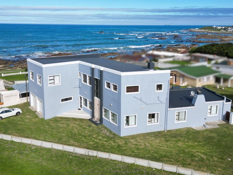 For Sale:  Coastal Living with 180-degree Sea Views and Dual-Living Versatility in Kleinbaai. - Photo 1