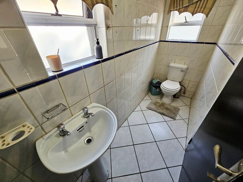 A Beautiful 4 Bedroom 3.5 Bathroom house for rent in Eldo Glen Estate - Photo 6