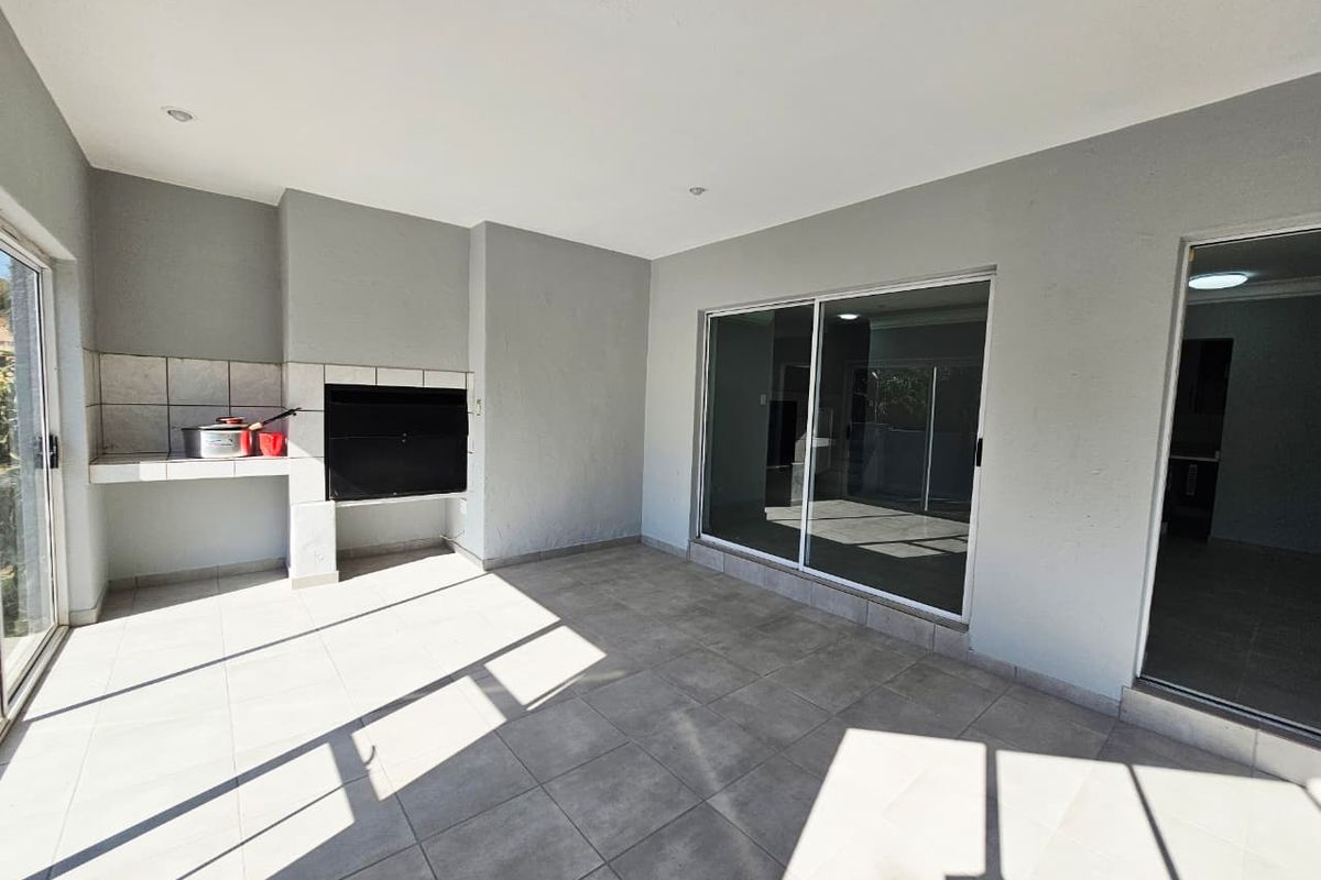 A Beautiful 4 Bedroom 3.5 Bathroom house for rent in Eldo Glen Estate - Photo 5