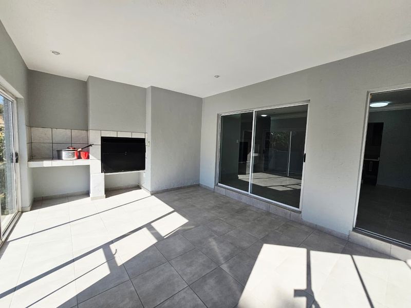 A Beautiful 4 Bedroom 3.5 Bathroom house for rent in Eldo Glen Estate - Photo 5