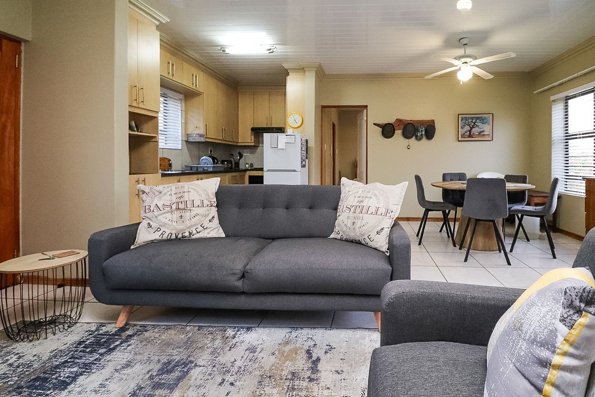 CHARMING HOME IN RETIREMENT VILLAGE - Photo 5