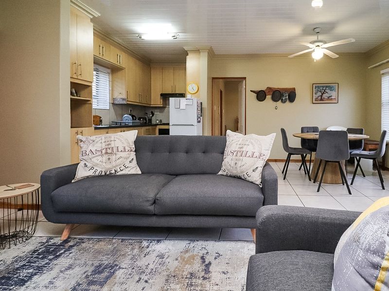 CHARMING HOME IN RETIREMENT VILLAGE - Photo 5
