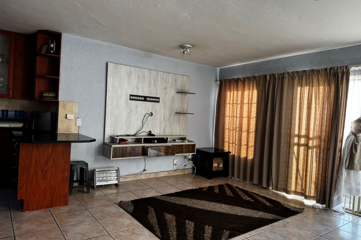 Stylish 2 Bed Townhouse in Rooihuiskraal North - Photo 3