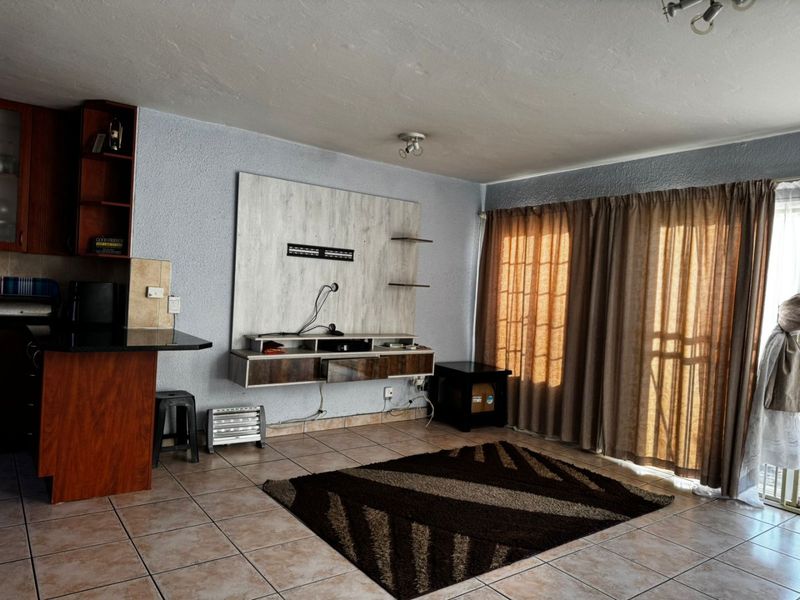Stylish 2 Bed Flat in Rooihuiskraal North - Photo 3
