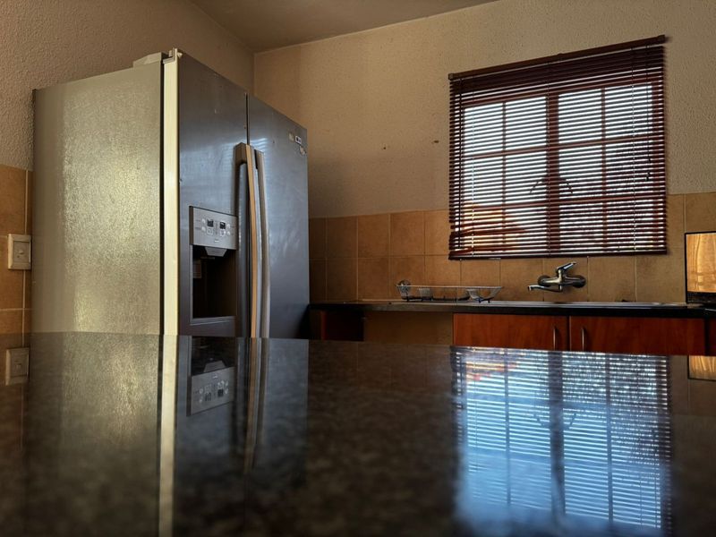 Stylish 2 Bed Flat in Rooihuiskraal North - Photo 8