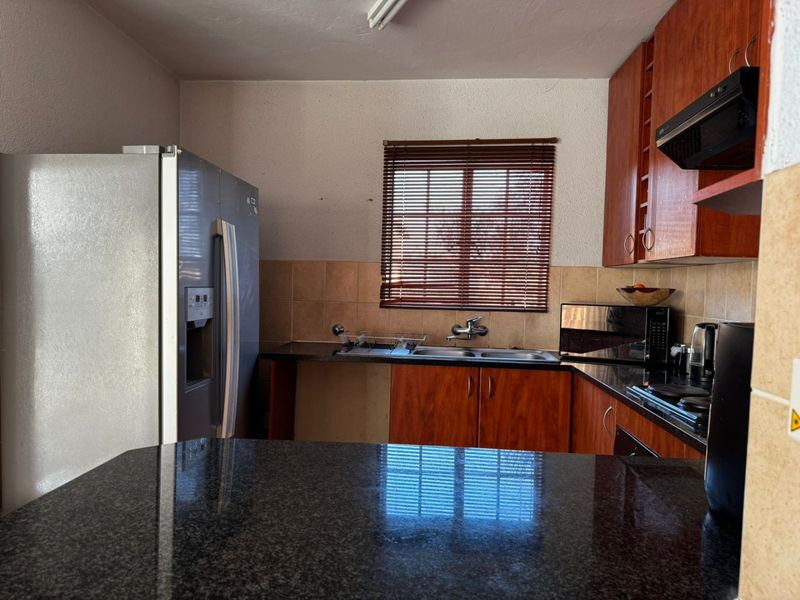 Stylish 2 Bed Flat in Rooihuiskraal North - Photo 7