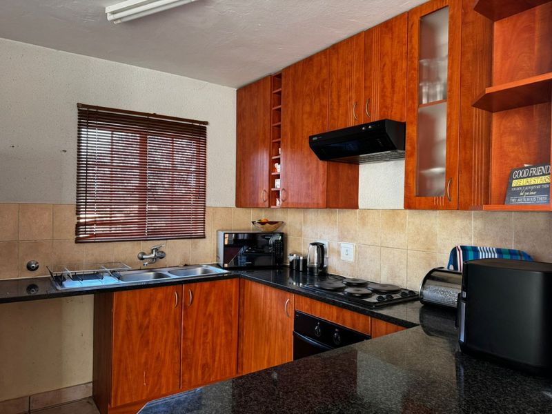 Stylish 2 Bed Flat in Rooihuiskraal North - Photo 6