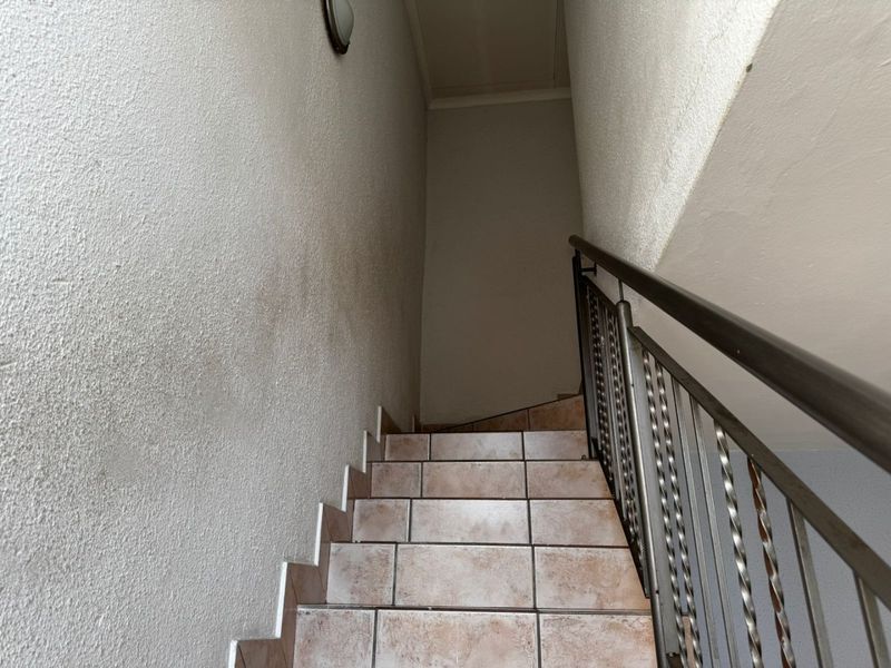 Stylish 2 Bed Townhouse in Rooihuiskraal North - Photo 10