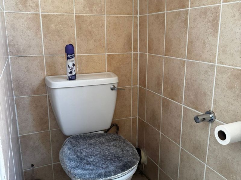 Stylish 2 Bed Townhouse in Rooihuiskraal North - Photo 9