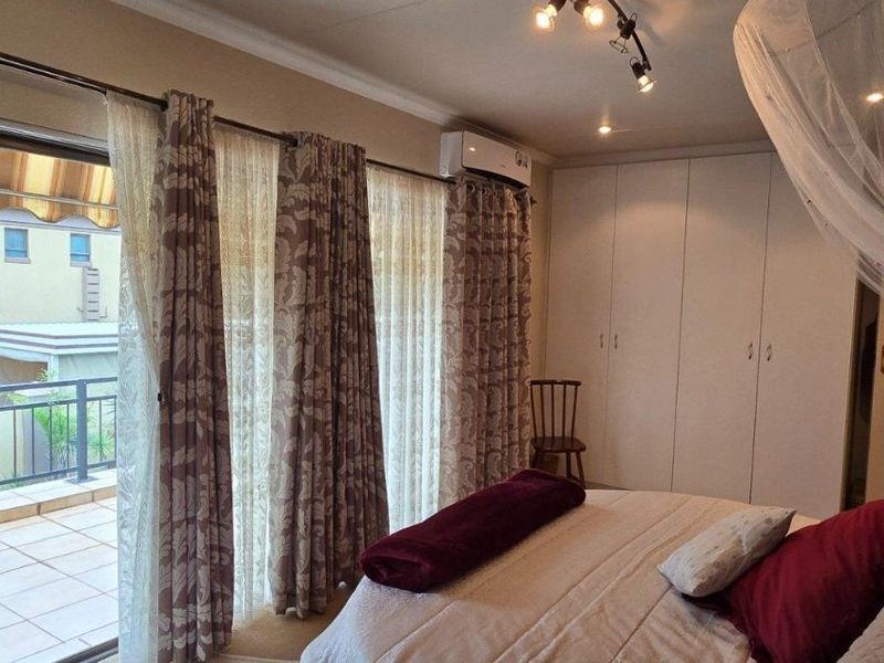 Family Home with Airy Open Plan Living - Photo 8