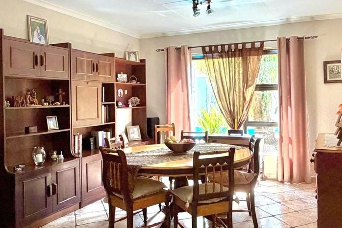 Family Home with Airy Open Plan Living - Photo 4