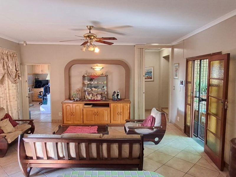 BEAUTIFUL HOUSE WITH FLAT FOR SALE - Photo 6
