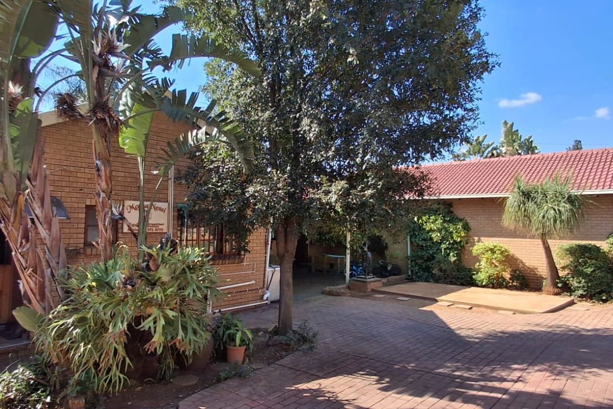 BEAUTIFUL HOUSE WITH FLAT FOR SALE - Photo 2