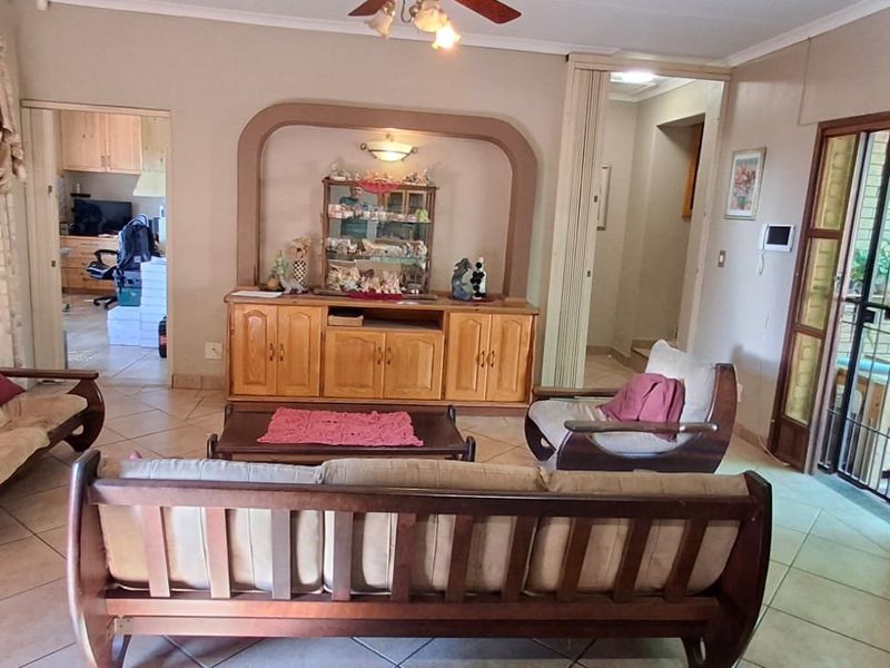BEAUTIFUL HOUSE WITH FLAT FOR SALE - Photo 3