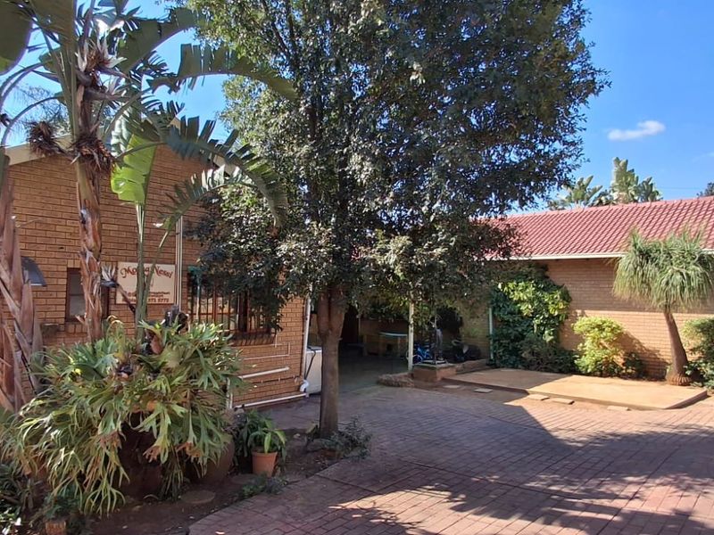 BEAUTIFUL HOUSE WITH FLAT FOR SALE - Photo 2