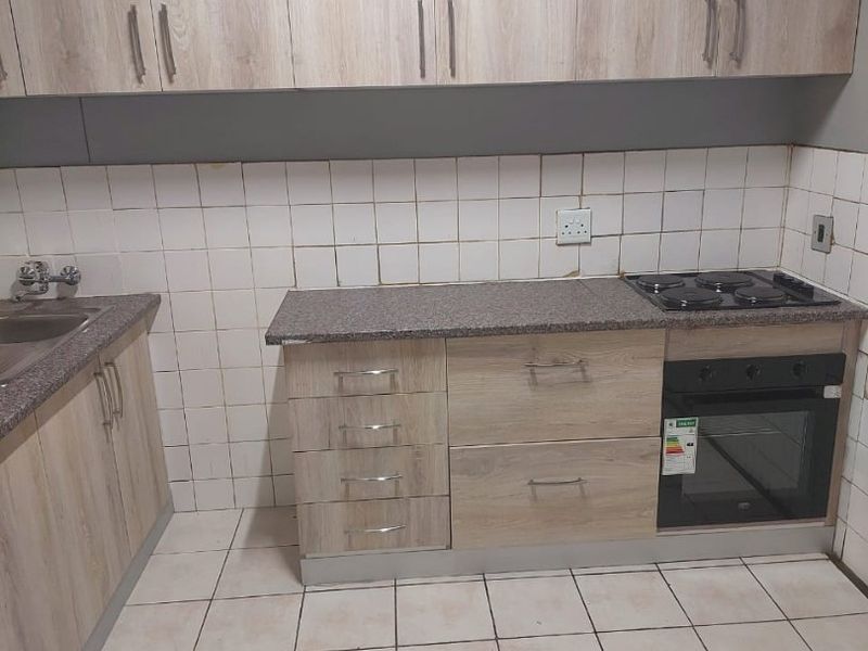 NEWLY RENOVATED FLAT SUNFIELD  - Photo 3