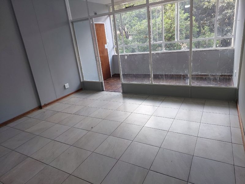 NEWLY RENOVATED FLAT SUNFIELD  - Photo 5