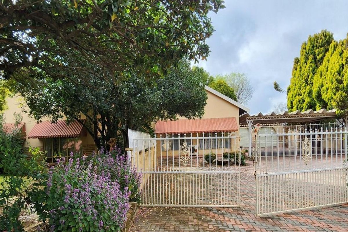 Entertainer's Dream – Spacious 4-Bedroom Family Home with Pool & Lapa - Photo 2