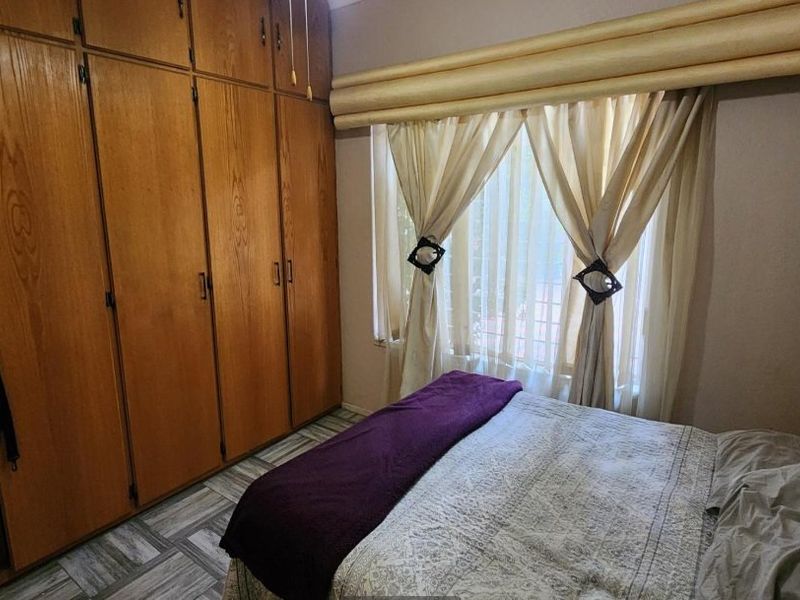 Entertainer's Dream – Spacious 4-Bedroom Family Home with Pool & Lapa - Photo 10