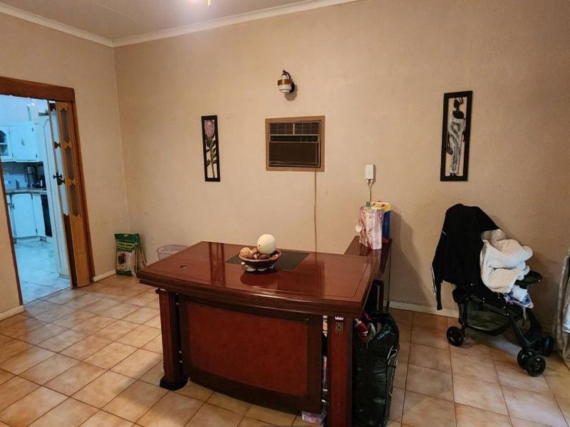 Entertainer's Dream – Spacious 4-Bedroom Family Home with Pool & Lapa - Photo 6