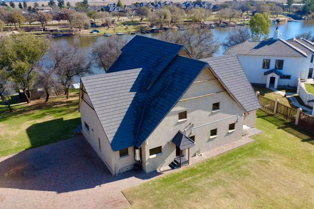 Full title, fully developed farm section right on the banks of the Vaal River  - Photo 3