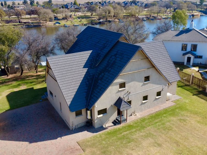 Full title, fully developed farm section right on the banks of the Vaal River  - Photo 3
