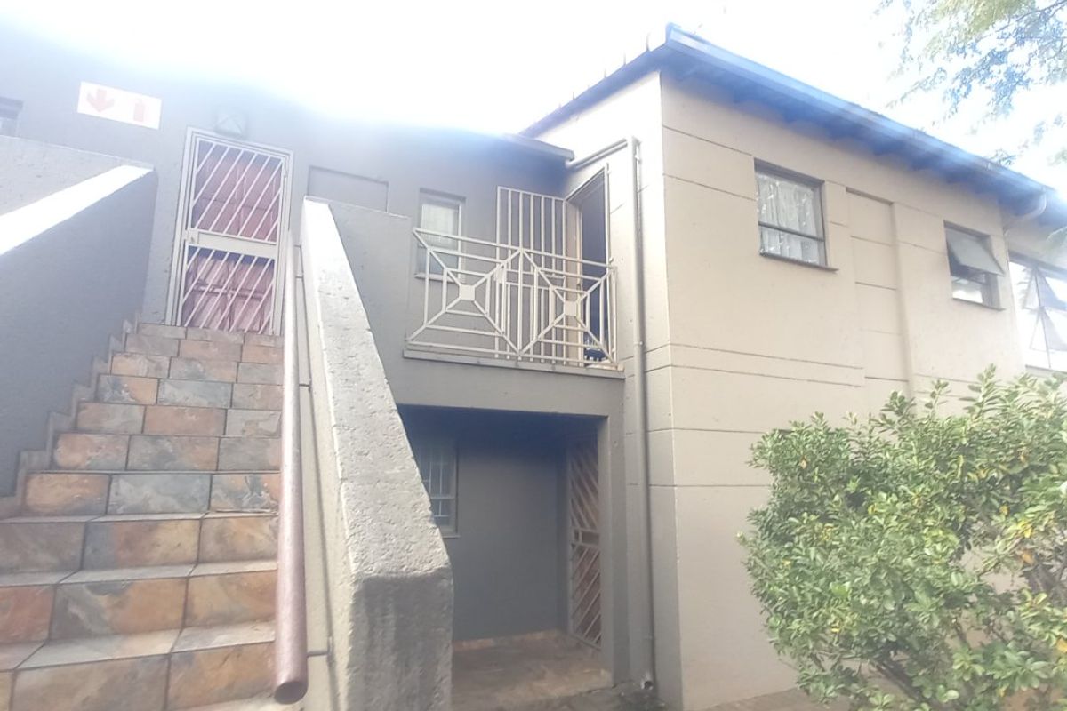 2 Bed Apartment in Beyers Park for Sale - Photo 2