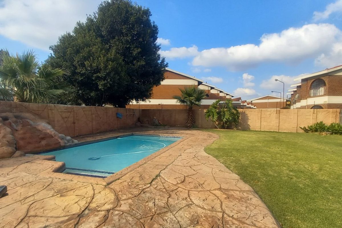 2 Bed Apartment in Beyers Park for Sale - Photo 4