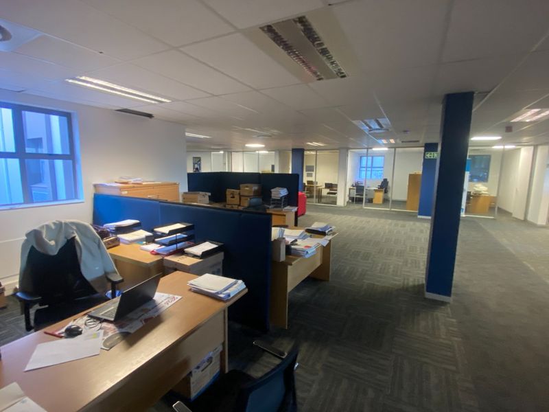 1194m2 Premium Space to Let  - Photo 4