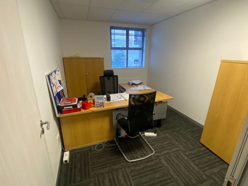 1194m2 Premium Space to Let  - Photo 9