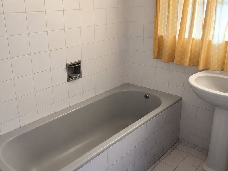 Renovator’s Dream – Fixer Upper with Huge Potential!  Investor’s Opportunity Awaits. - Photo 8