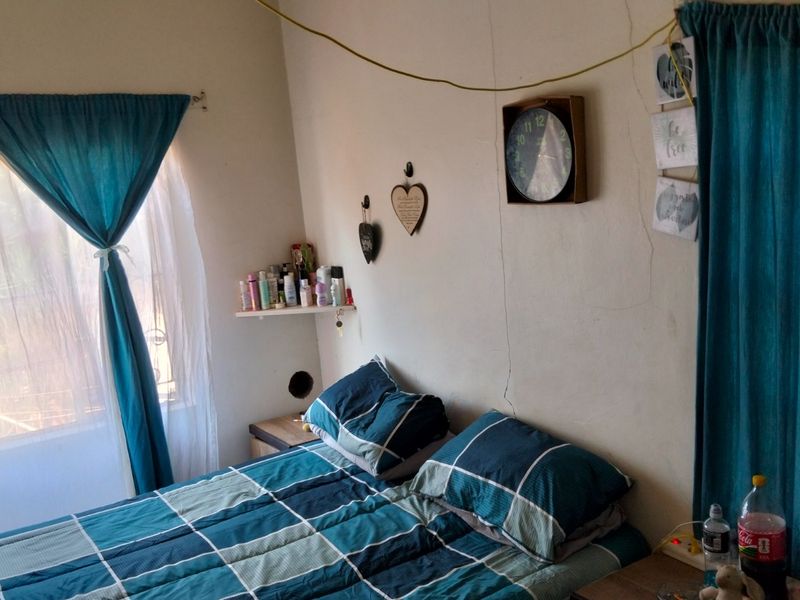 Renovator’s Dream – Fixer Upper with Huge Potential!  Investor’s Opportunity Awaits. - Photo 6