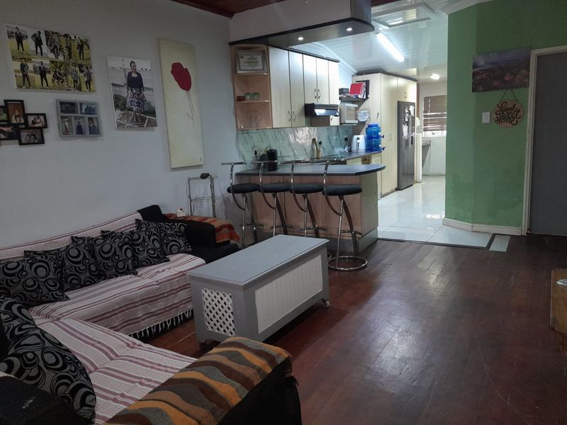 3 Bedroom Family Home + possible Income Potential in Kensington - Photo 3