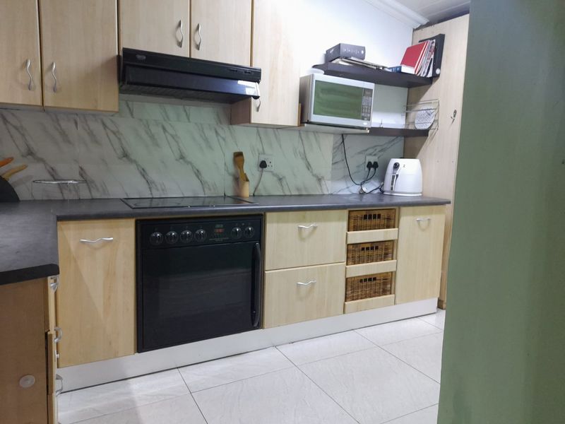 3 Bedroom Family Home + possible Income Potential in Kensington - Photo 5