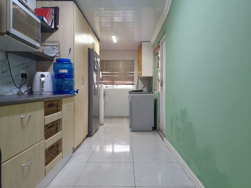 3 Bedroom Family Home + possible Income Potential in Kensington - Photo 7