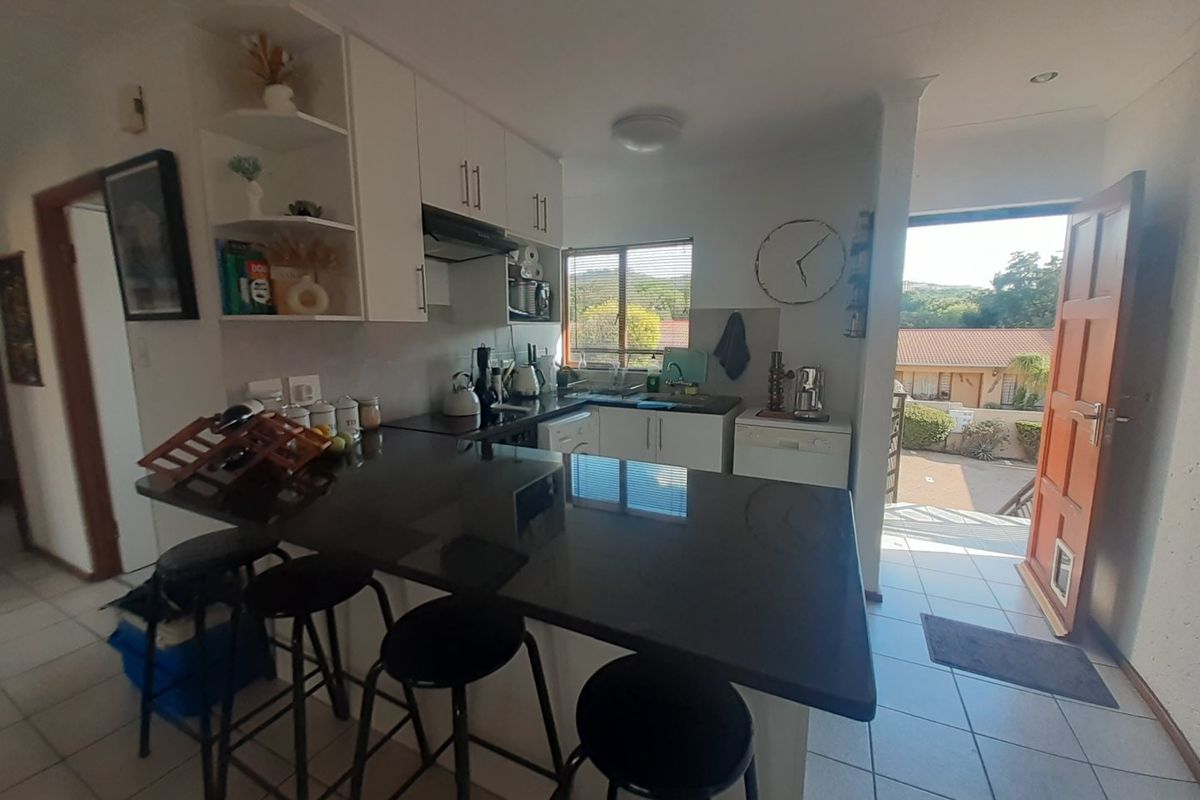 A Place to Call Home in Sought-After Ashton Manor - Photo 4