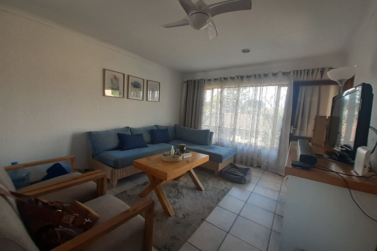 A Place to Call Home in Sought-After Ashton Manor - Photo 2